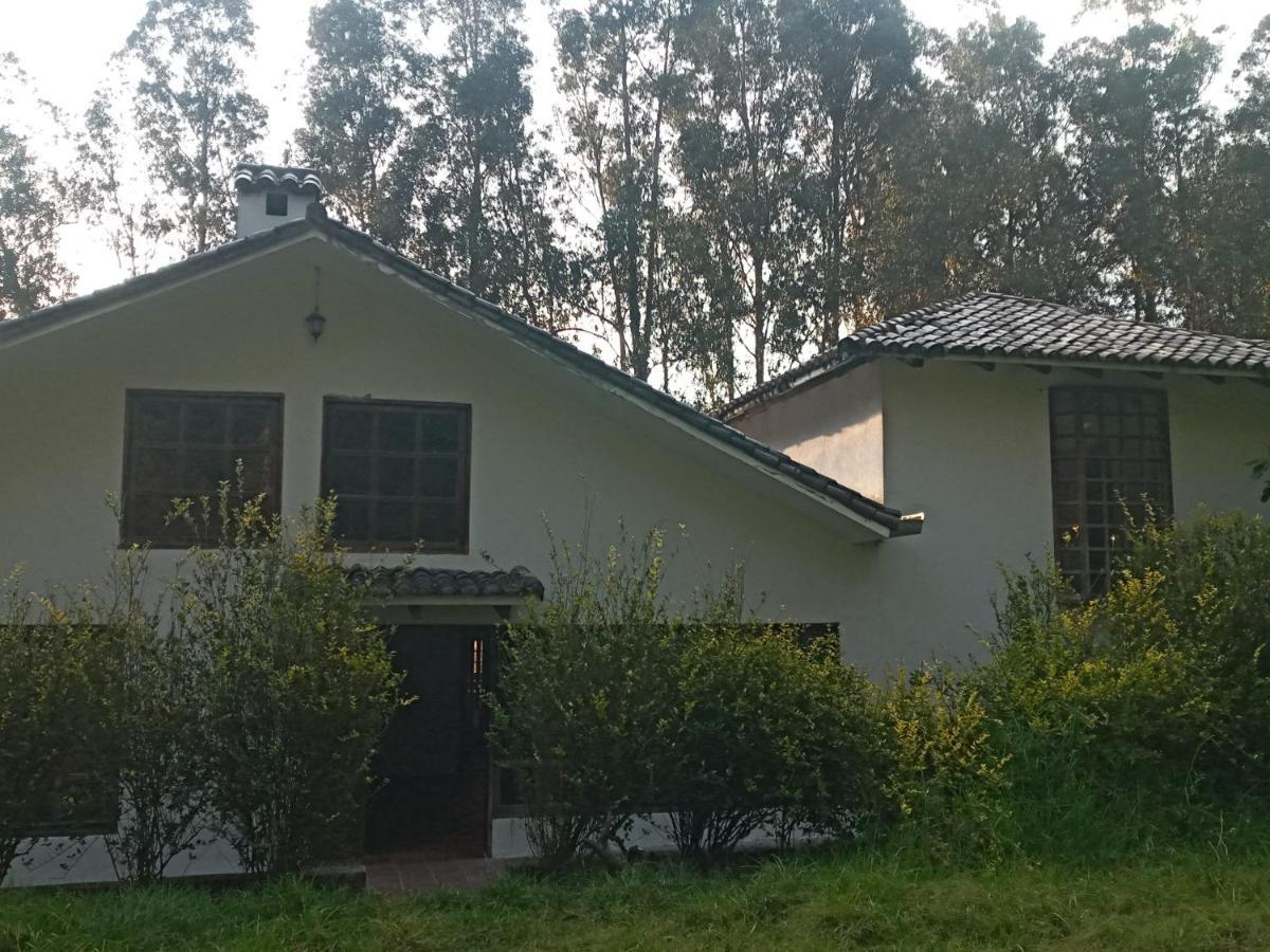 Quinta Los Eucaliptos Villa Quito Esterno foto
