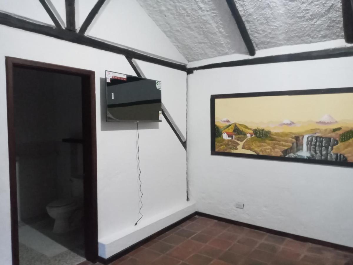 Quinta Los Eucaliptos Villa Quito Esterno foto