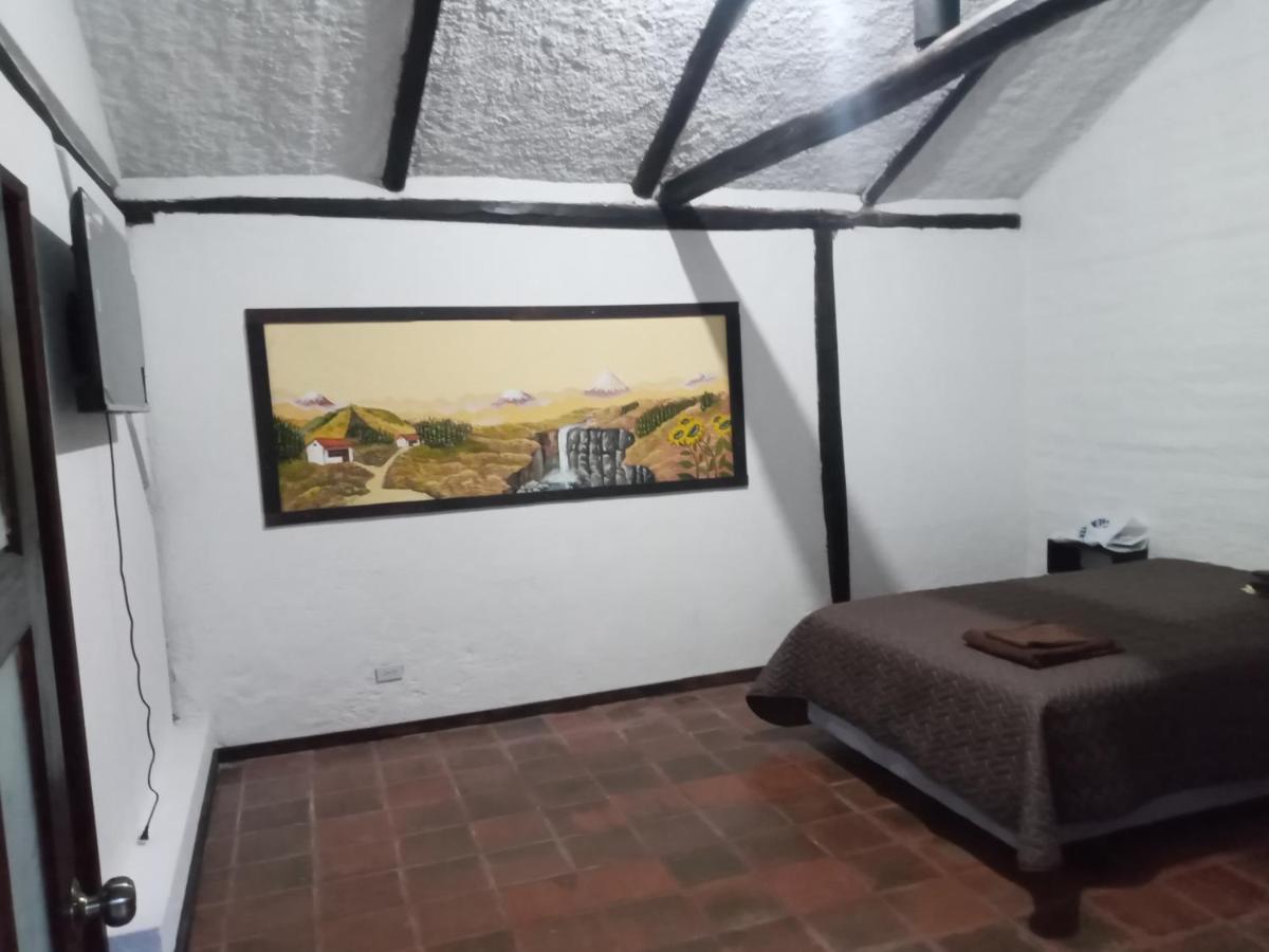 Quinta Los Eucaliptos Villa Quito Esterno foto
